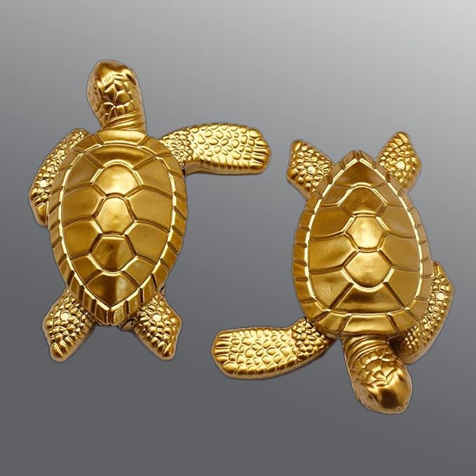 WEQTETJU Vintage Metal Butane Gold Turtle Lighter, Portable Cool Soft Flame Lighters, Refillable Novelty Vintage Lighters for Men Fireplace Candle Camping BBQ (Without Gas)